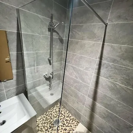 Avec Terrasse Шарлевиль-Мезьер